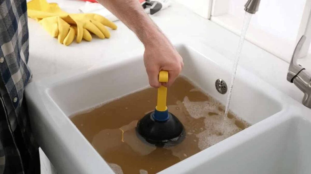 verstopften Abfluss reinigen